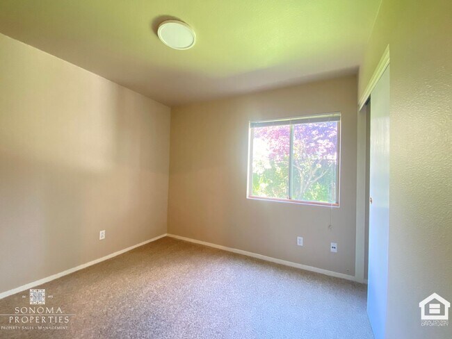 Building Photo - Light-Filled 3BD/2BA Home in Desirable Fry...