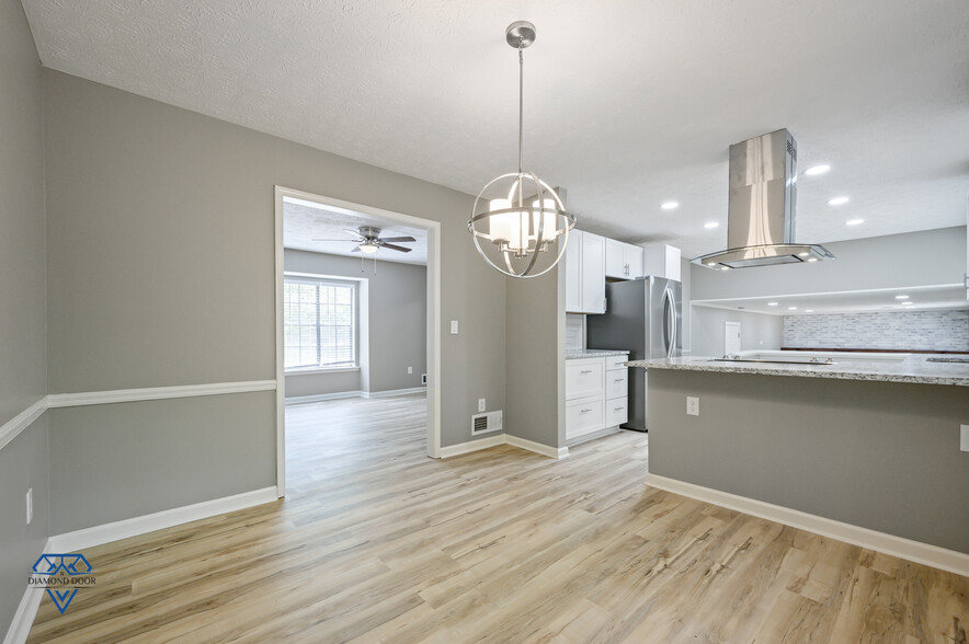 Building Photo - 4400 Chartley Ln