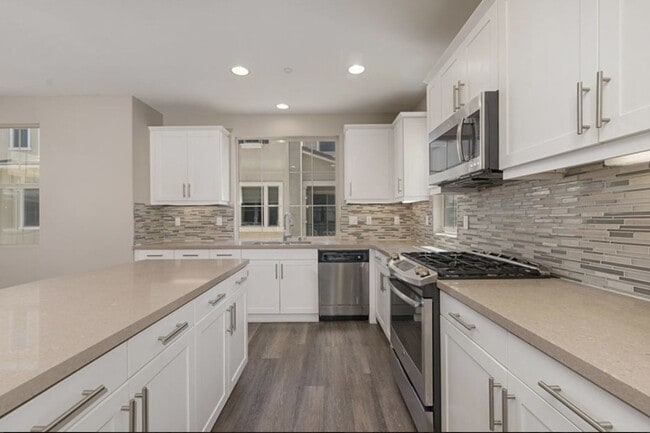 Building Photo - Modern Home in the Heart of Costa Mesa, 2 Bedroom, 2 Bath with all appliances and Garage