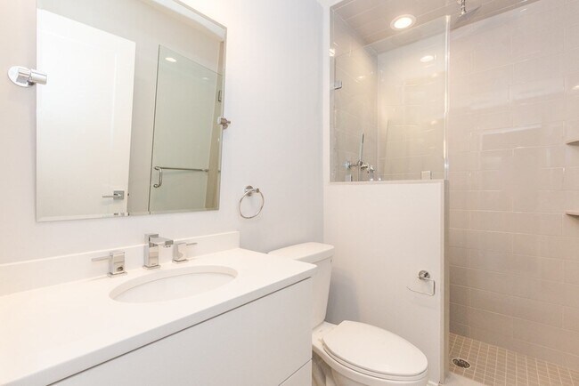 Building Photo - 275 Old Colony Ave