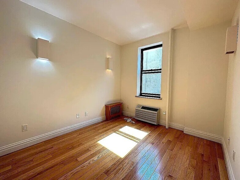 Building Photo - 101 E 116th St