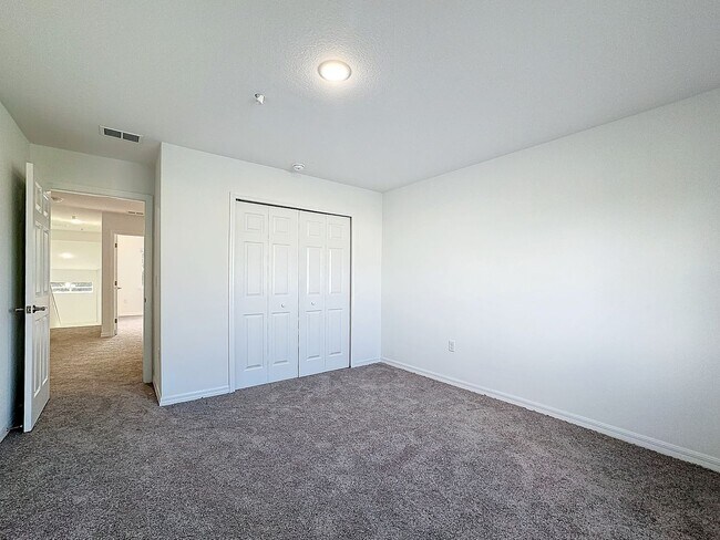 Building Photo - Townhouse For Lease in Saint Cloud