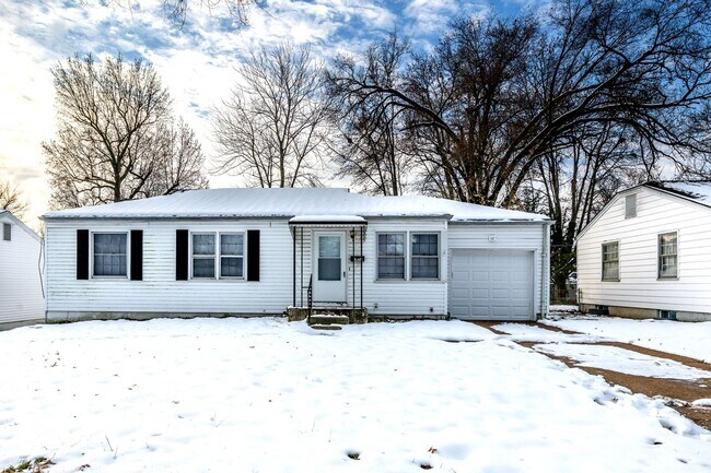 Primary Photo - Charming 3-Bedroom Home with Garage, Basement & Fenced Backyard