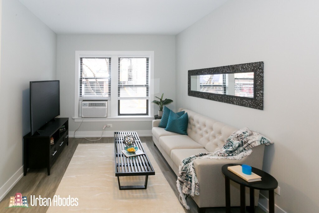 Building Photo - 703 W Brompton Ave