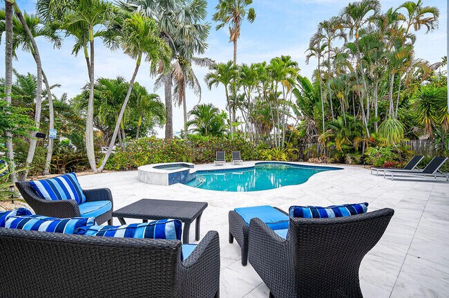 Building Photo - 1733 Coral Gardens Dr