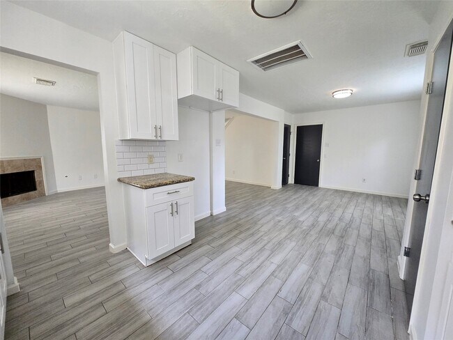 Building Photo - 11735 Sunny Stream Dr