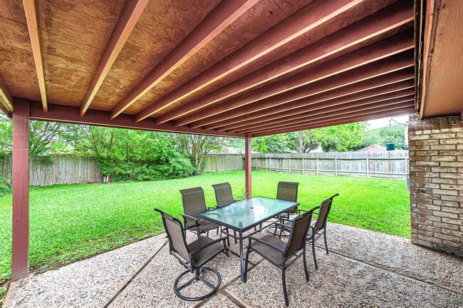 Building Photo - 722 Pickford Dr