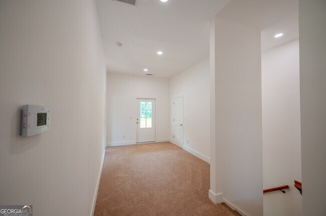 Building Photo - 1993 Reynolds Dr SW