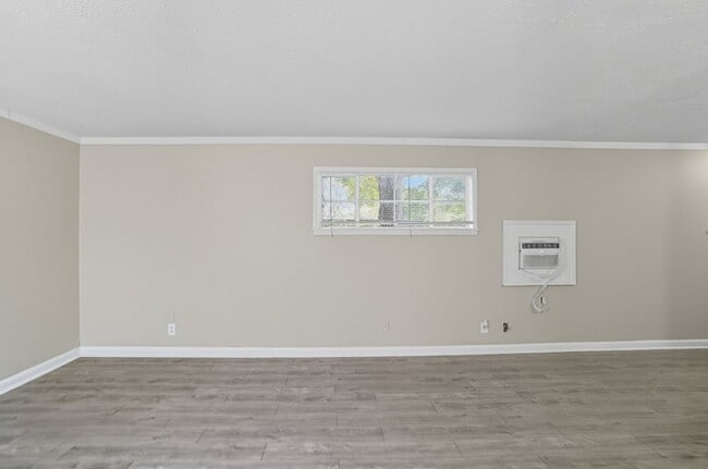Building Photo - 1644 S Knoxville Ave