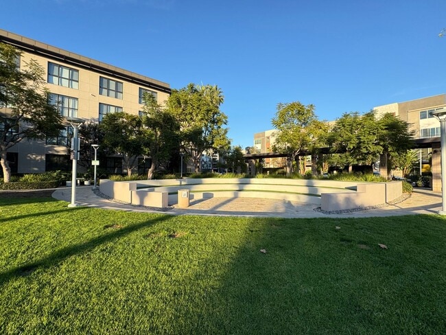 Building Photo - Stunning 2Bd/2Ba Condo in Heart of Irvine! **$500 Off First Months Rent!**