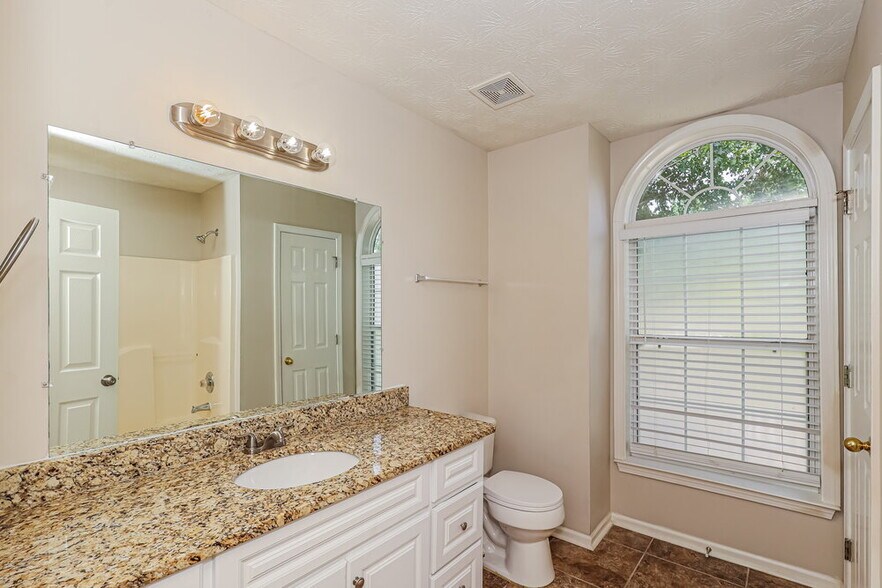 Building Photo - 4080 Robin Cir