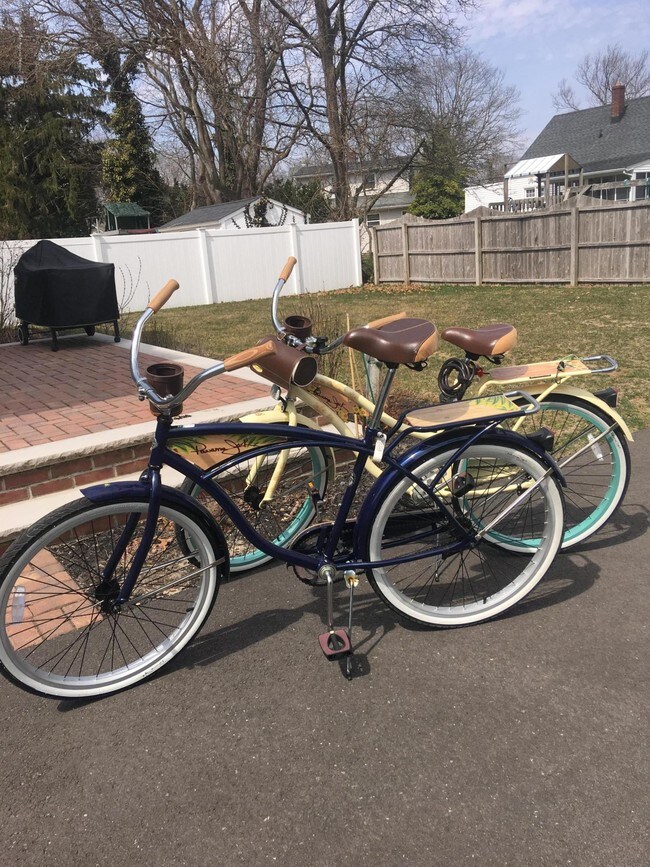 Building Photo - 812 Claridge Dr