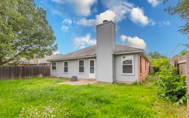 Building Photo - 14912 Big Falls Dr