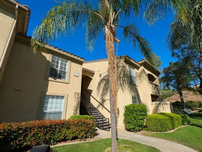 Building Photo - 2 Bedroom 2 Bathroom Condo in the Heart of Canyon Crest, Riverside!