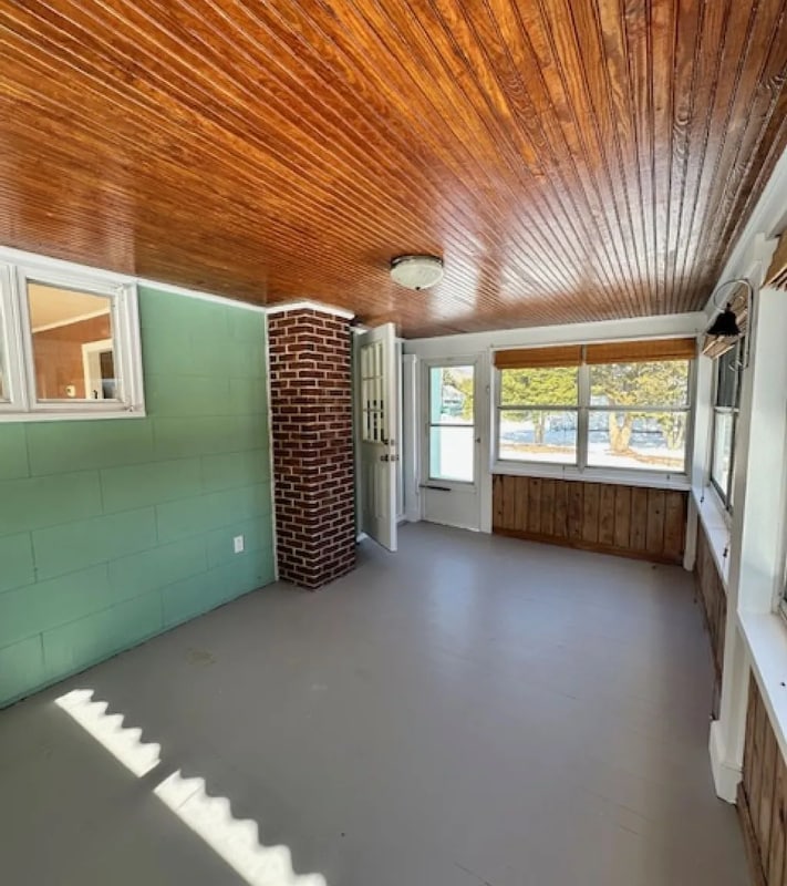 Building Photo - 5 Pine St