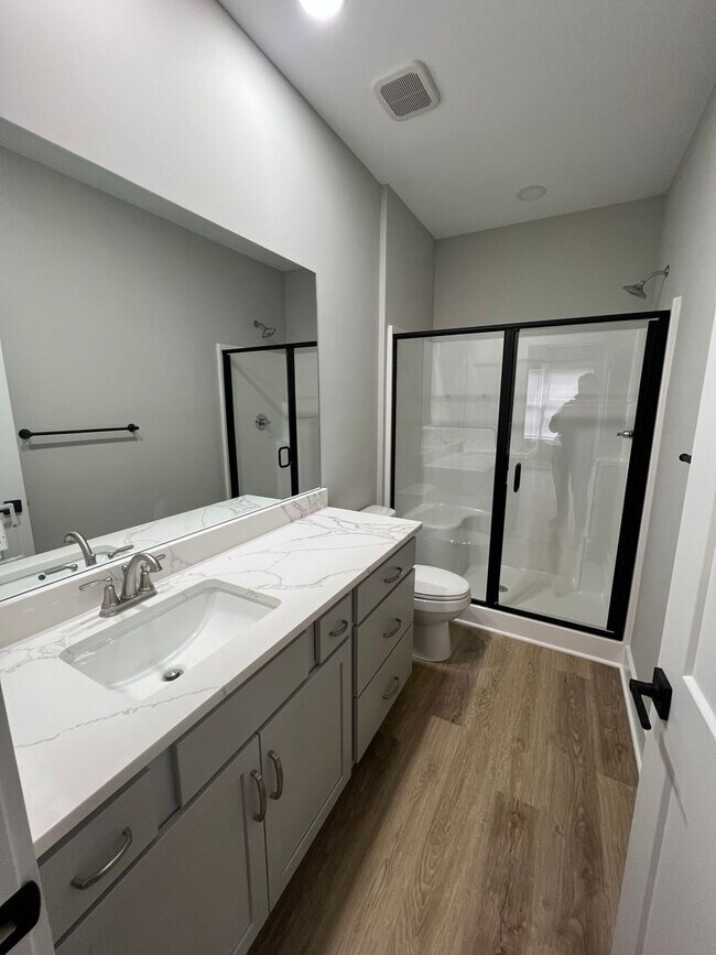 Building Photo - 228 North Mulberry-B