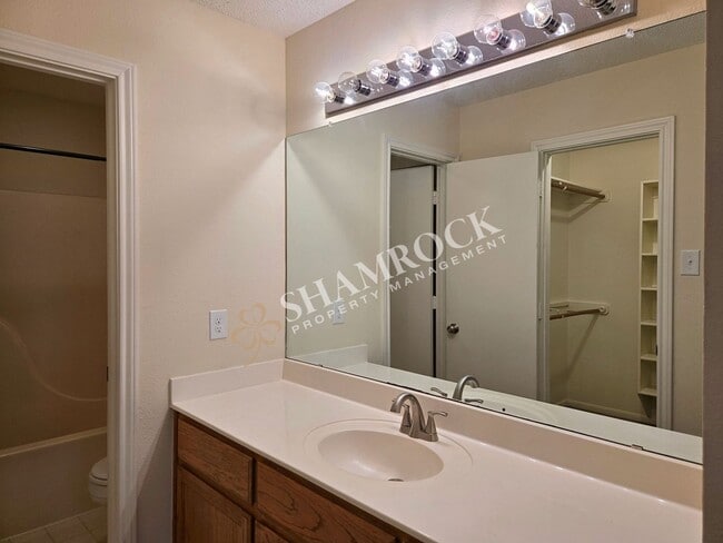 Building Photo - Park Place Duplex