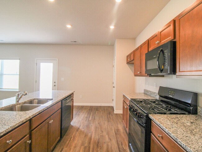 Building Photo - MOVE-IN Ready Home in New Market!