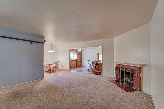 Building Photo - 2301 Faye Ln