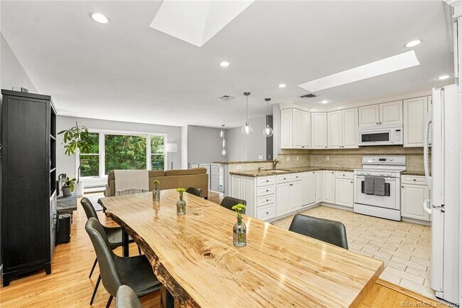 Building Photo - 50 Catoonah St