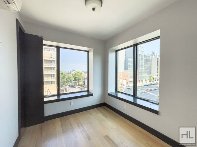 Building Photo - 4 AVENUE / Spacious South Slope 4-Bed, 2-B...