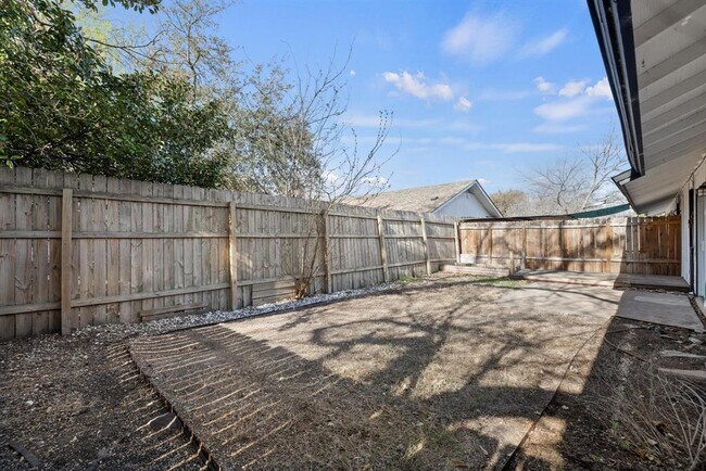 Building Photo - 3201 Mossrock Dr