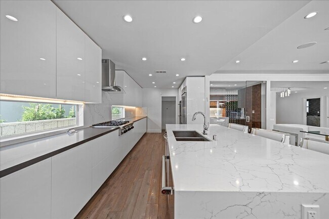 Building Photo - 1455 S Castello-
