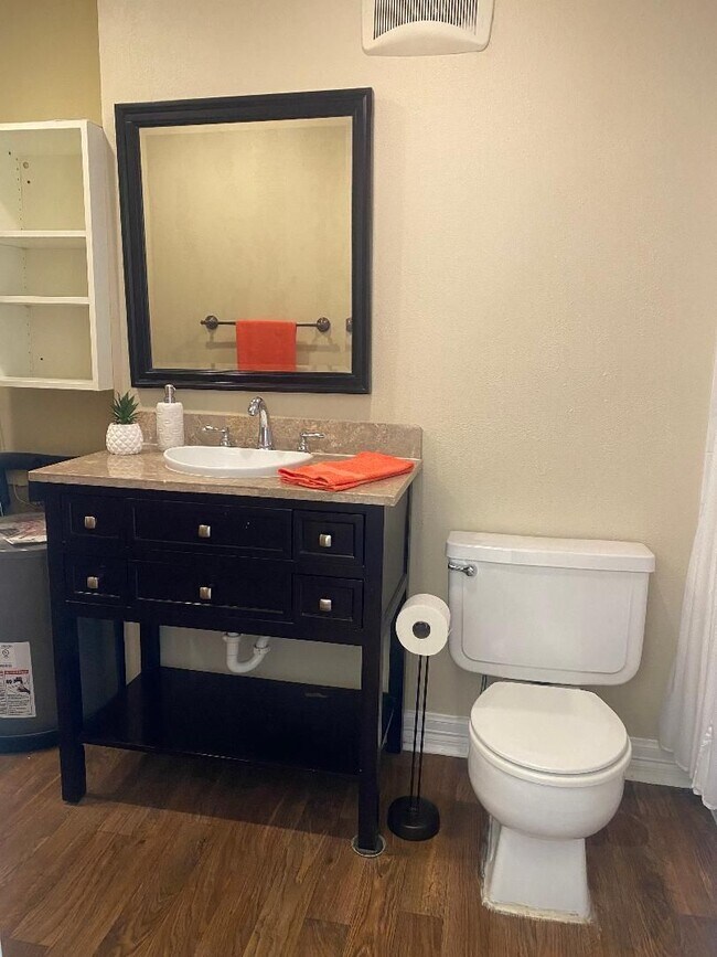 Building Photo - STUDIO CONDO WITH A MILLION DOLLAR LAKE VIEW