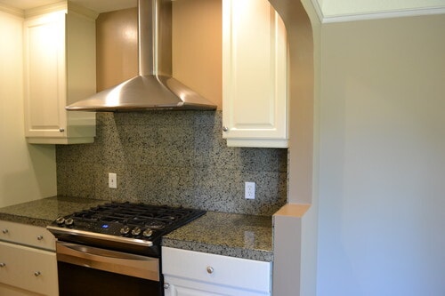 Gas range and electric oven. - 9121 SW 35th Ave