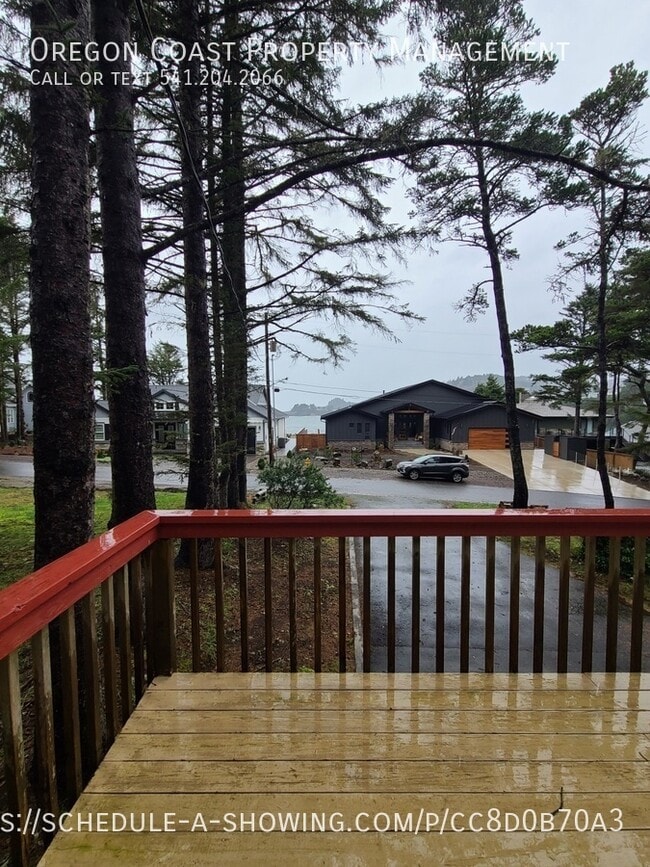 Building Photo - 835 Manzanita Ave