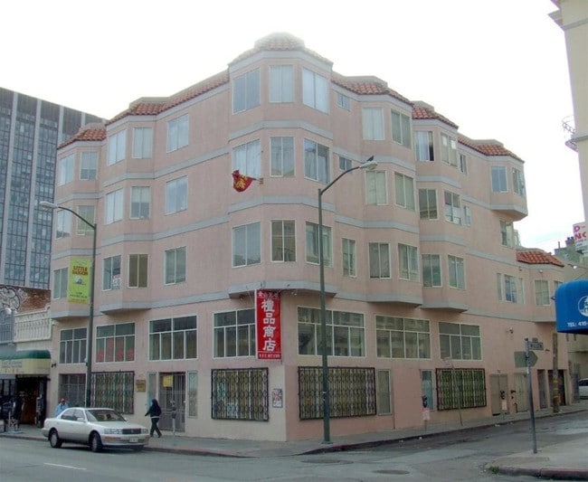 Building Photo - 625 Larkin St