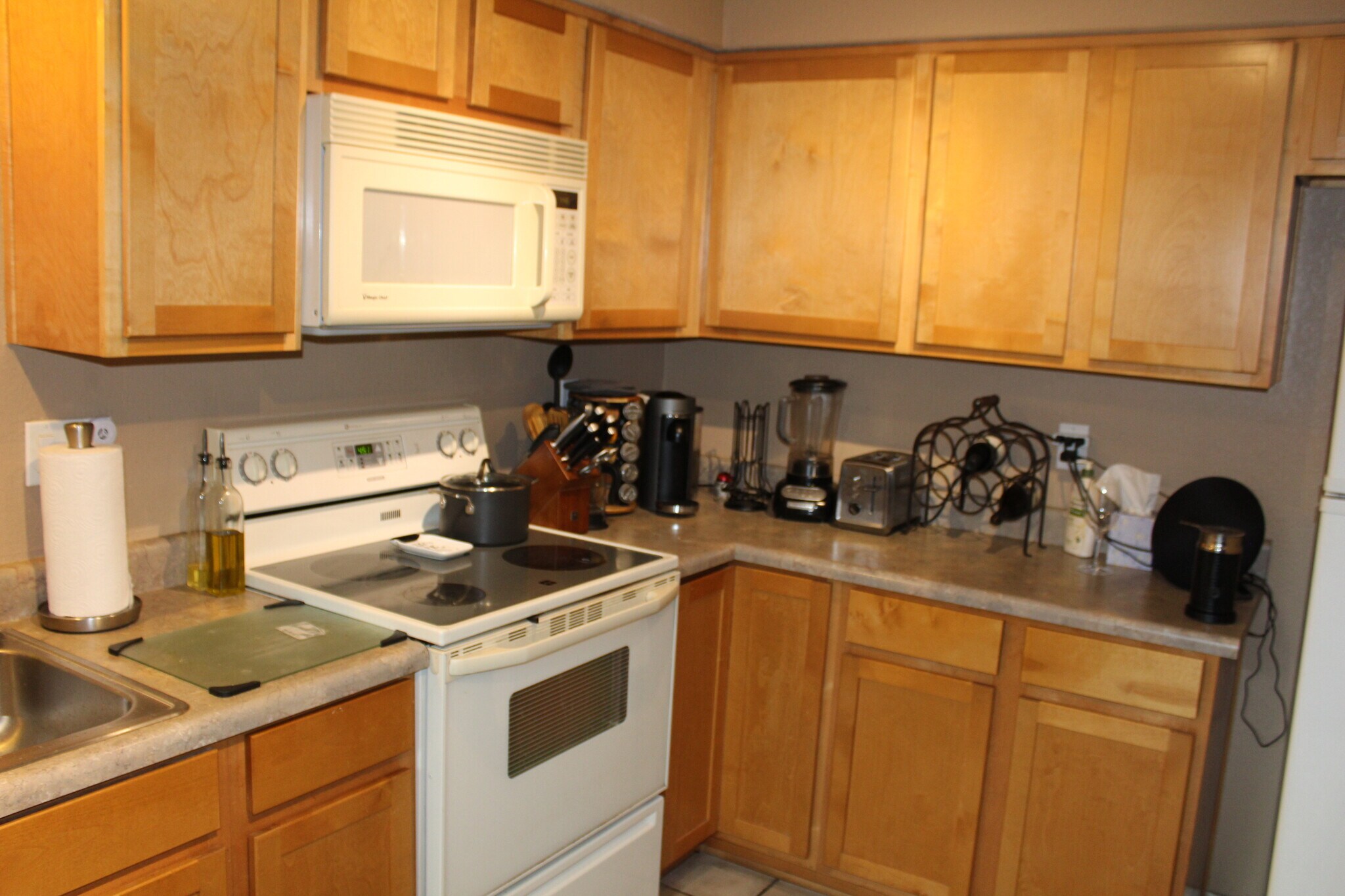 Building Photo - 3301 E Kelton Ln
