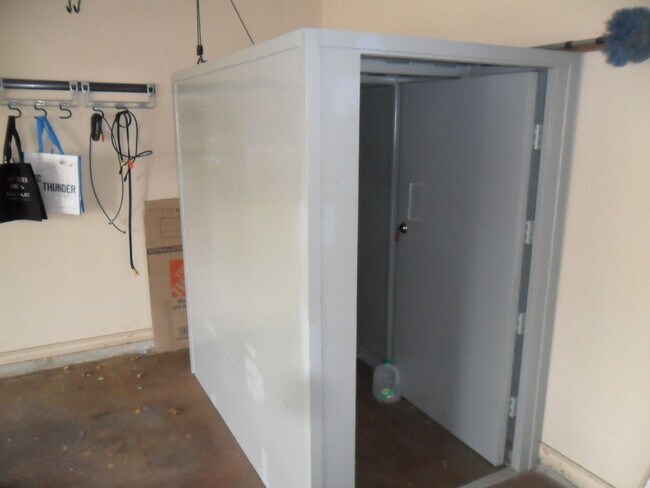 Building Photo - Classic Brookhaven Square Home - Quality T...