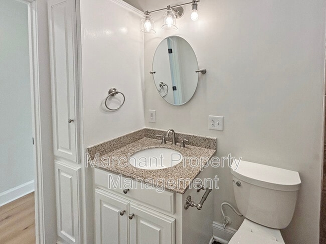 Building Photo - 8 E Sable Ct