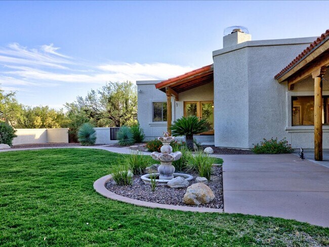 Building Photo - 4 Bedroom 4 Bathroom