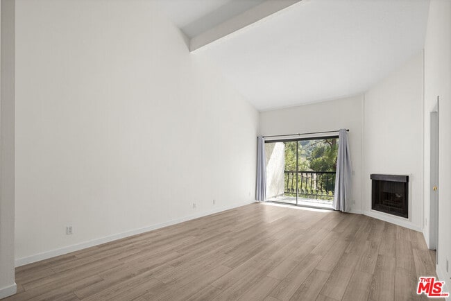 Building Photo - 1470 Palisades Dr