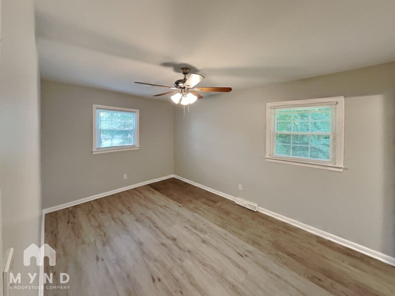 Building Photo - 502 Cuthbertson St