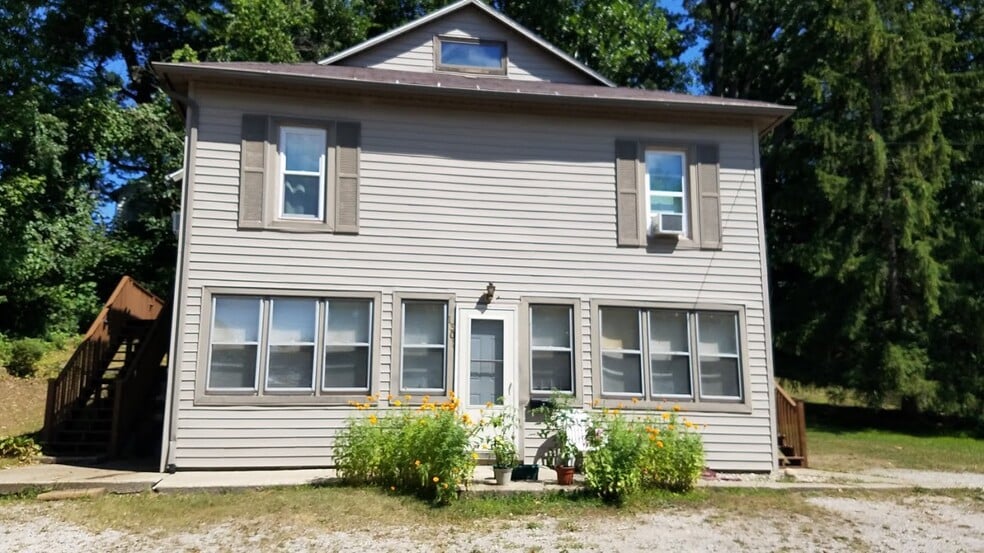 Upstairs Left Apartment, #3 - 1301 Grace St