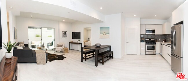 Building Photo - 625 S Barrington Ave