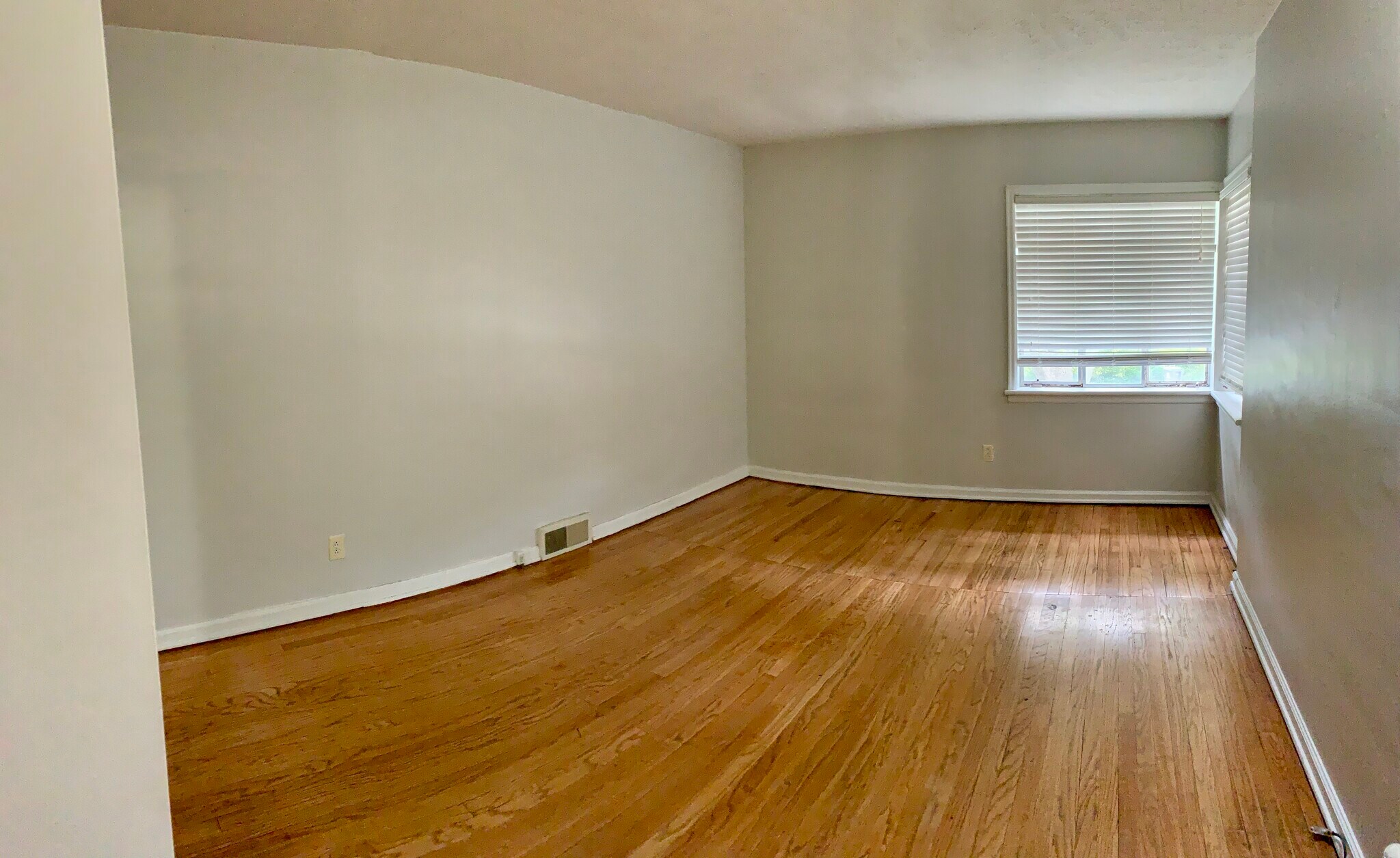 Building Photo - 2000 E Atwater Ave