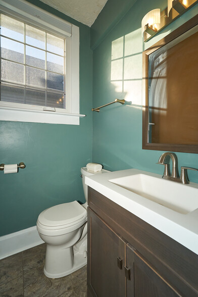 Half bath - 1629 Lexington Ave