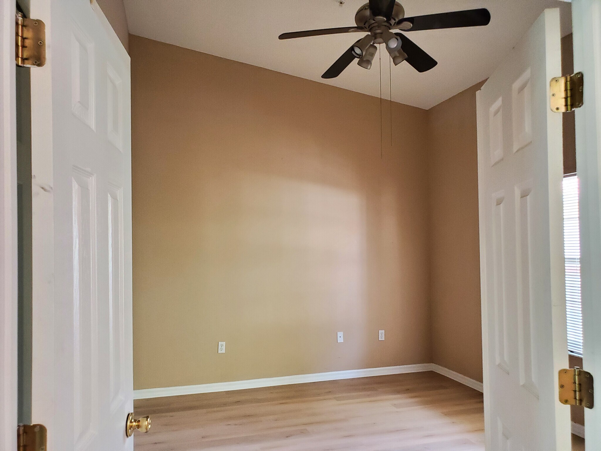 Building Photo - 4240 Central Sarasota Pky