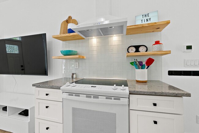 Building Photo - 90 De Haven St