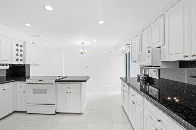 Building Photo - 6795-6793 Brookline Dr