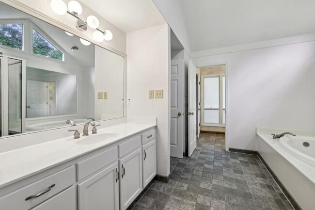 Building Photo - 110 Westchester Way