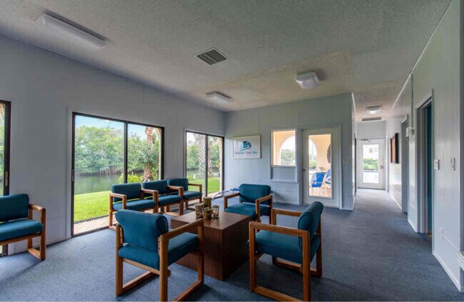 Building Photo - 1830 Robalo Dr