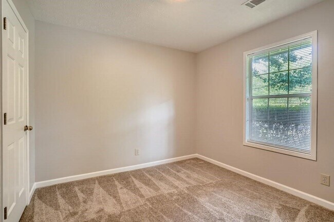 Building Photo - 4003 River Rock Way