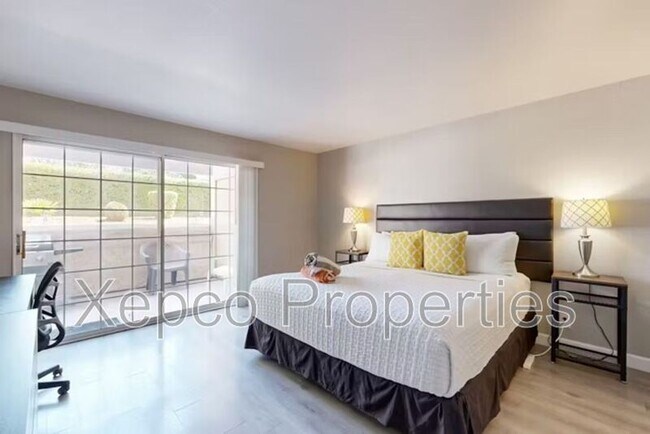 Building Photo - 505 S Farrell Dr