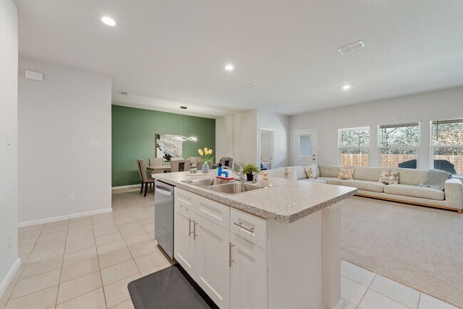 Building Photo - Amazing 4 Bed, 2 Bath Rental Ready for New...