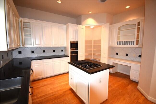 Building Photo - 1117 Malone St